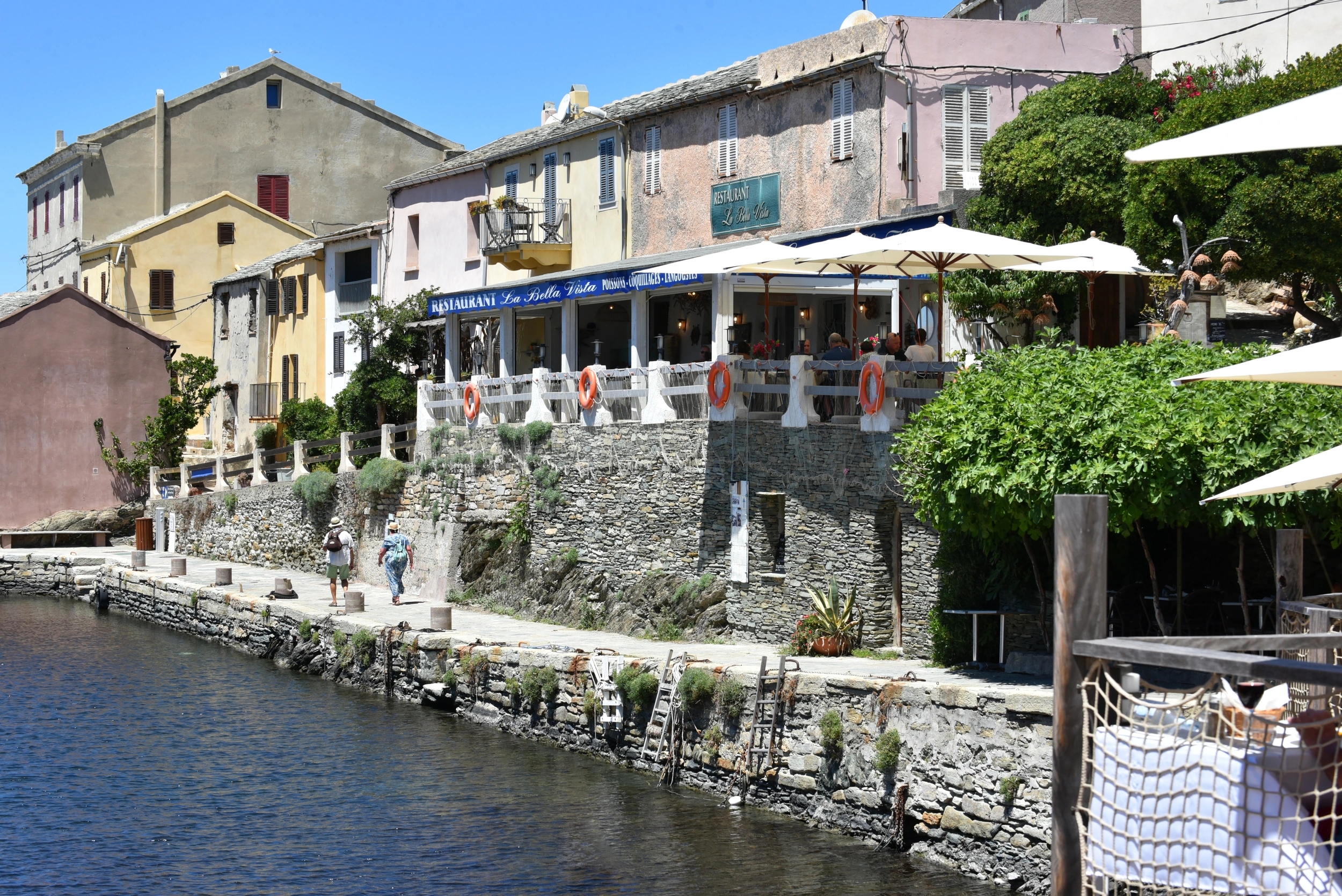 Restaurant sur le port de Centuri dans le Cap Corse