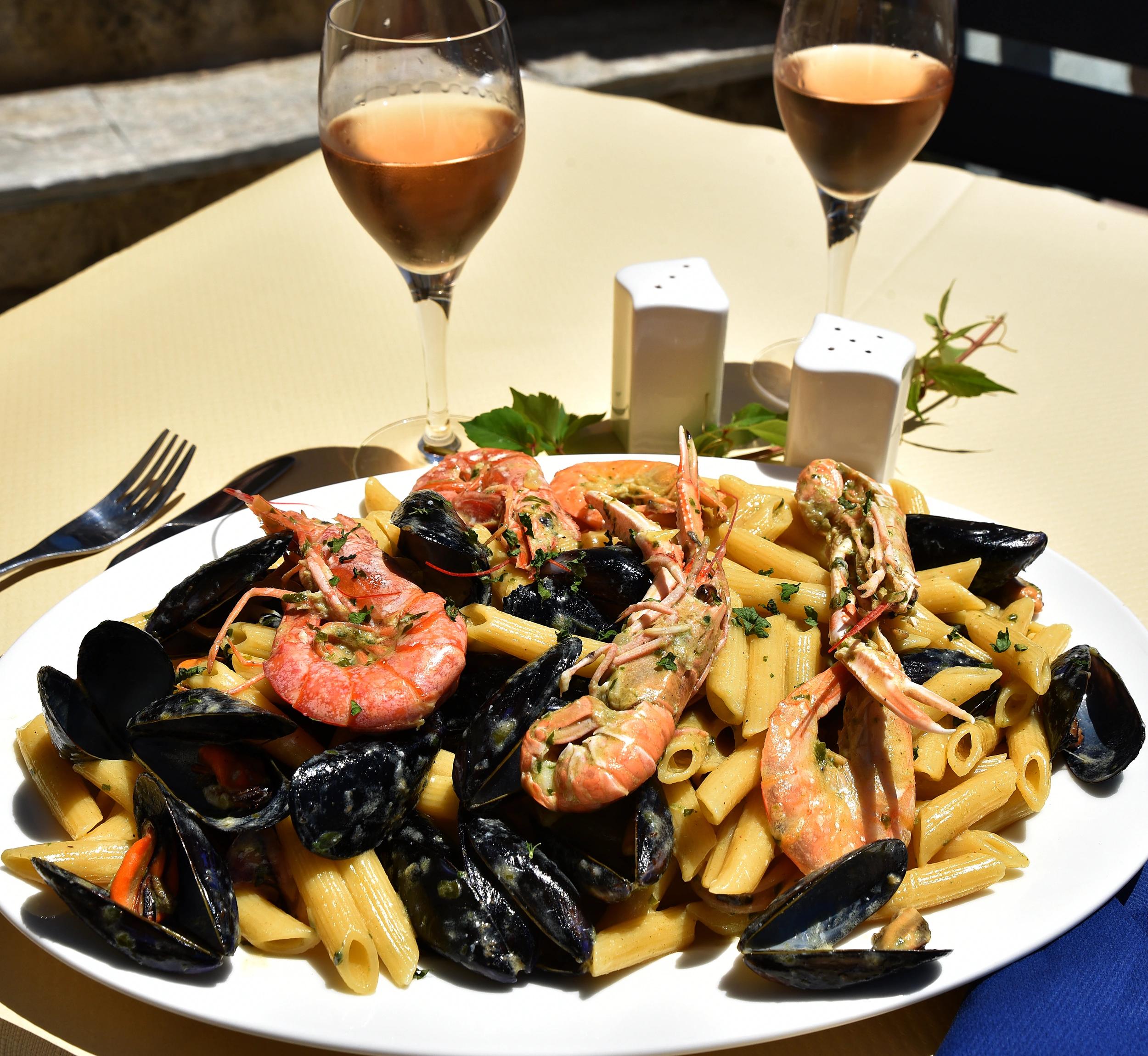 Pâtes aux fruits de mer au restaurant La Bella Vista à Centuri